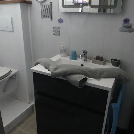 La Maison Du Lac Aubin (Aveyron)