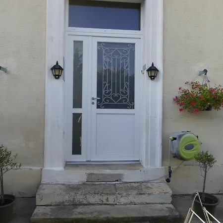 Pensión La Maison Du Lac Aubin (Aveyron)